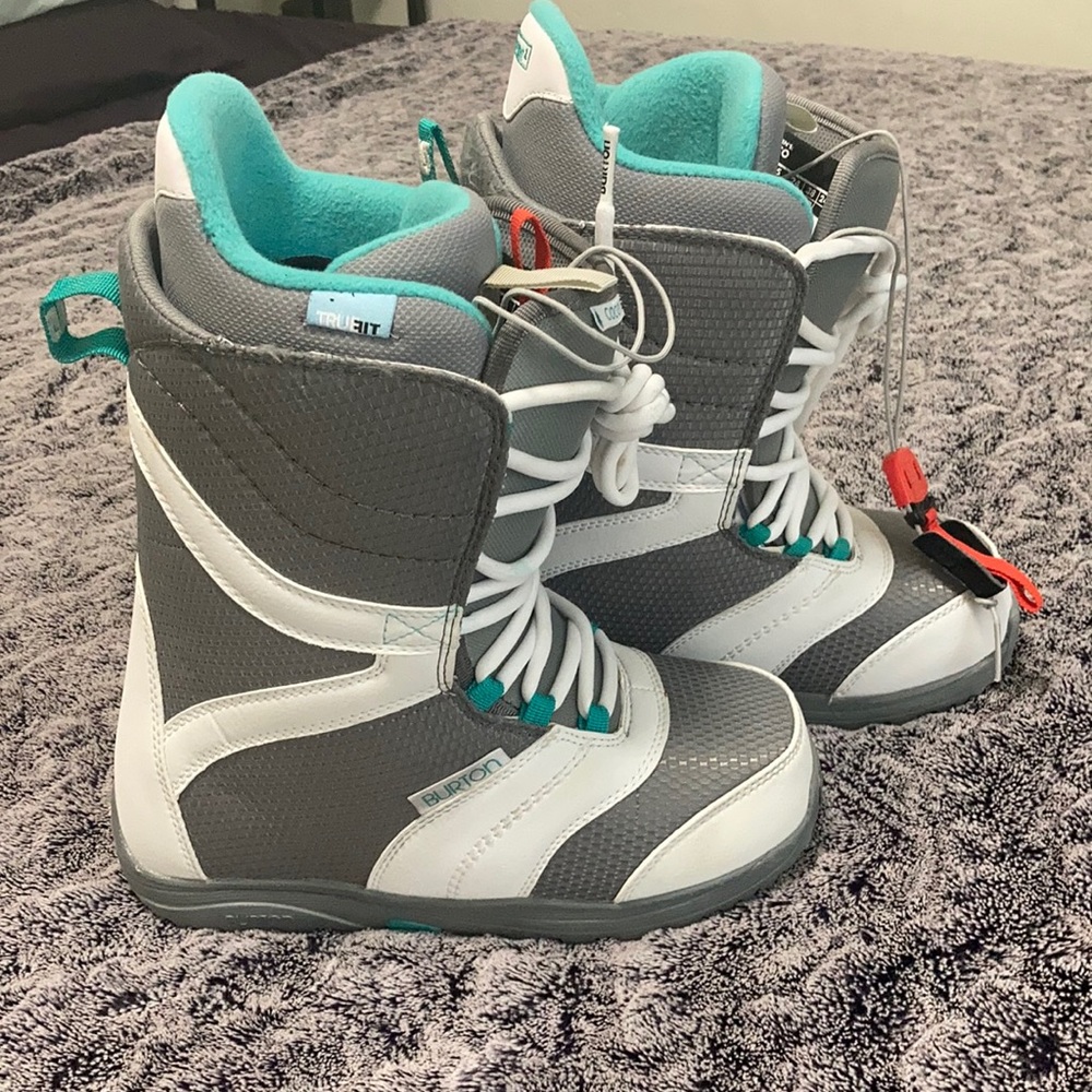 Women’s Burton snowboard boots